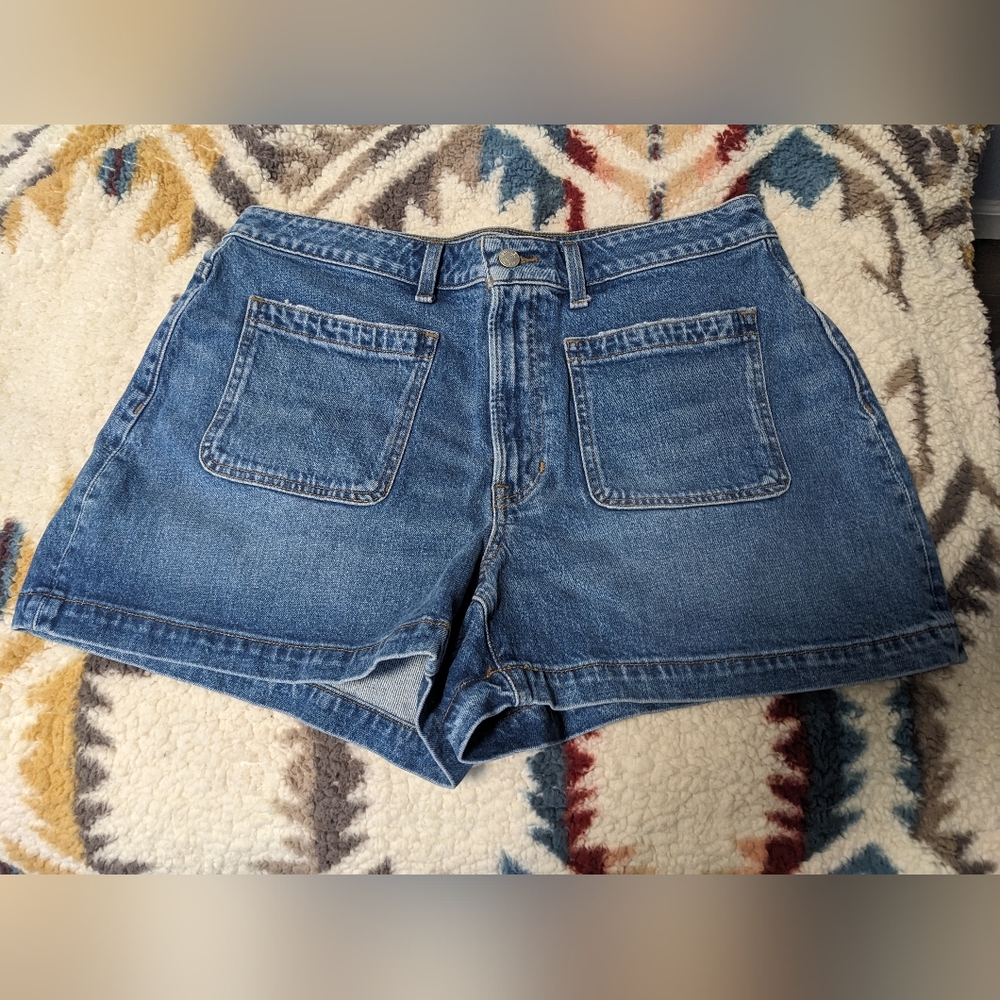 Curvy patch-pocket denim shorts in earlwood wash